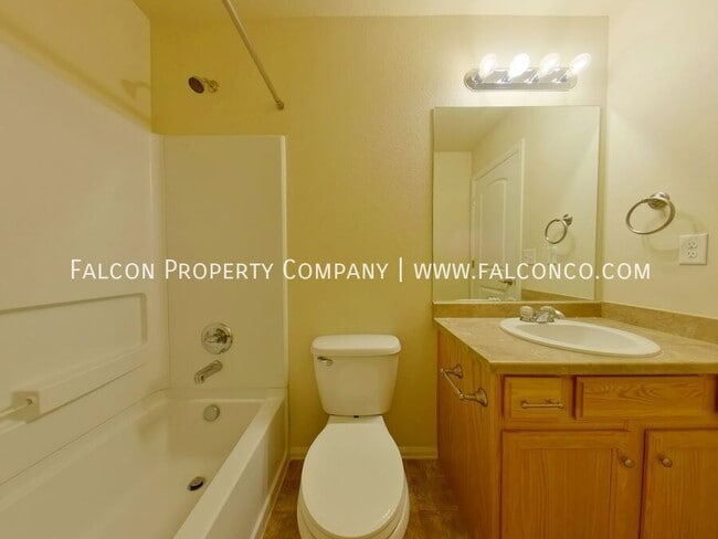 Building Photo - 6101 San Mateo Dr