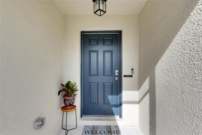 Building Photo - 12696 Tannencrest Dr