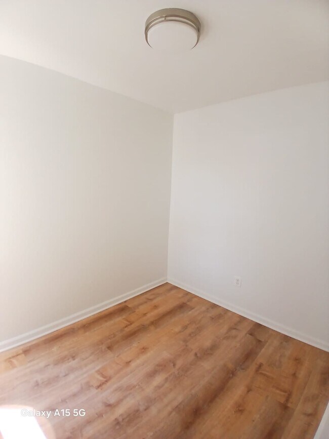 Building Photo - 50 Reger St