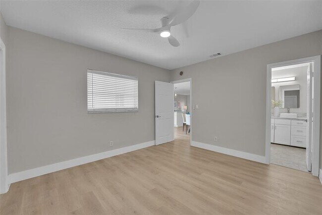 Building Photo - 3460 NE 15th Ave