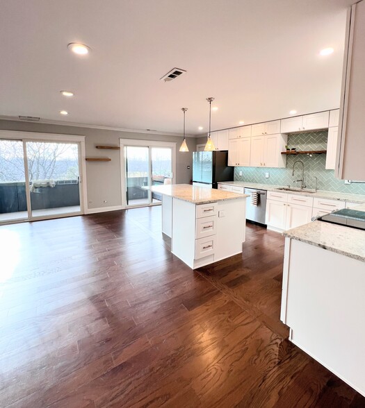 Building Photo - 9242 Gross Point Rd