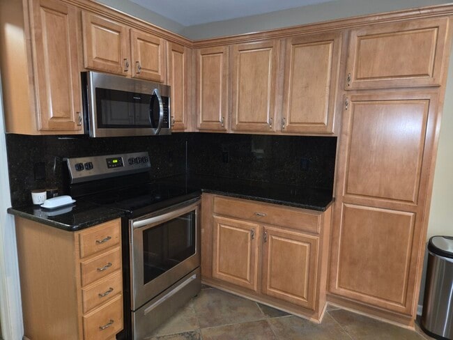 Building Photo - 6725 Boulder Pointe Dr