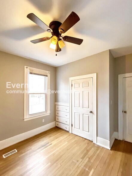 Building Photo - 9429 Brush St