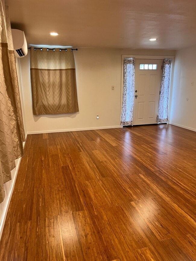 Building Photo - SIngle Family 2 Bedroom 1 Bath Home on Lar...
