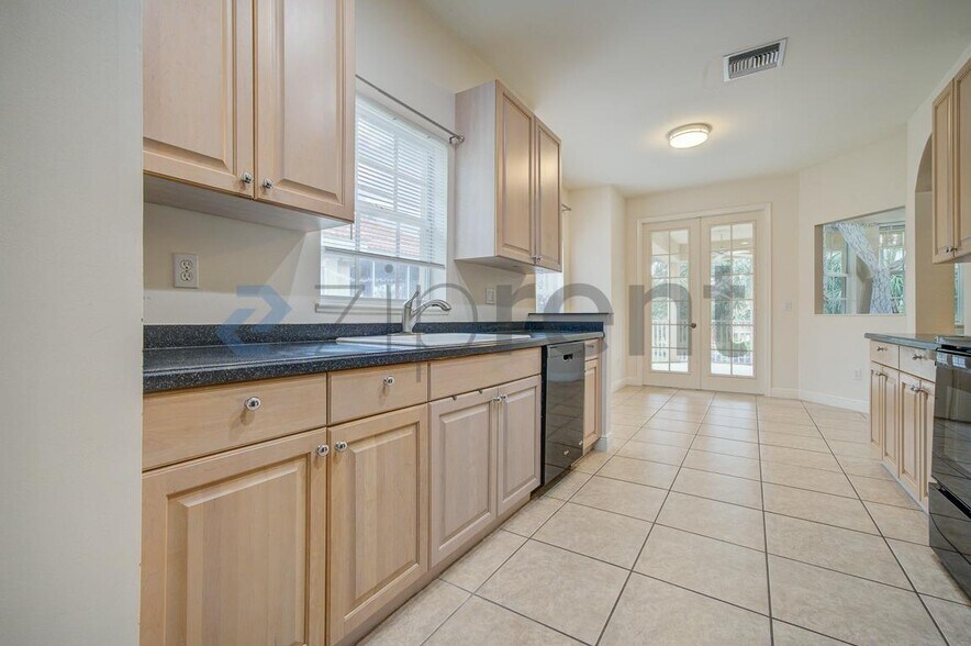 Building Photo - 5111 W Hyde Park Ct