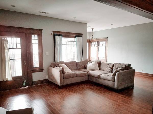 Living Room and Nook - 257 Windward Ave