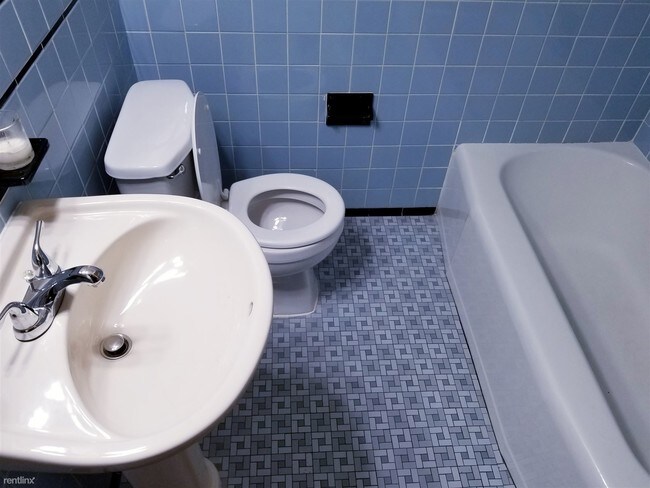 Building Photo - 22755 Courtland Ave