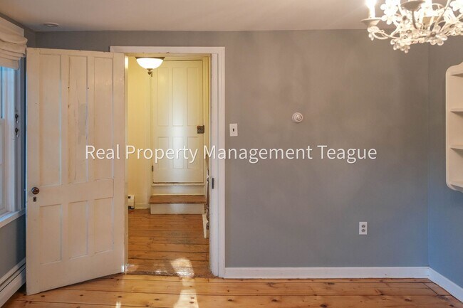 Building Photo - Dream home in Altamont