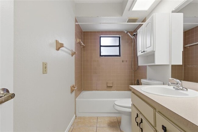 Building Photo - 216 4th Ave SW