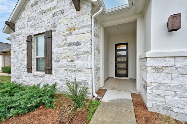 Building Photo - 428 Texon Dr