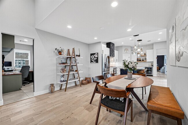 Building Photo - 209 Woodard St