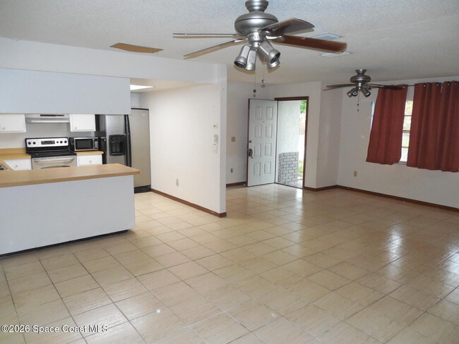 Building Photo - 1492 Autumn Woods Dr