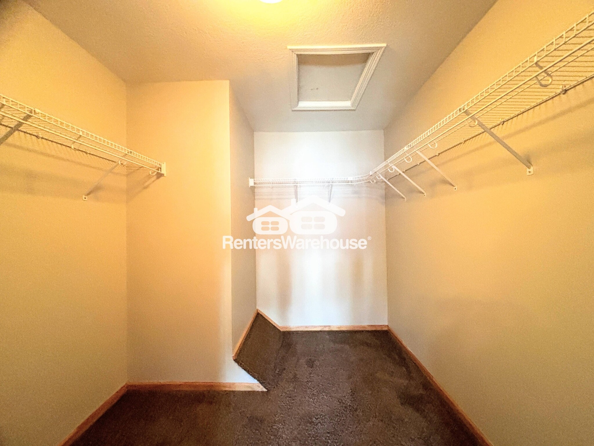 Building Photo - 3911 NE Gardenia Ln