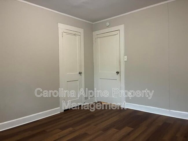 Building Photo - 2554 Hemphill St