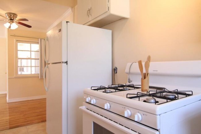 Building Photo - 1 bedroom in Los Angeles CA 90028