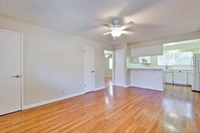 Building Photo - 1341-1343 Kingfisher Way