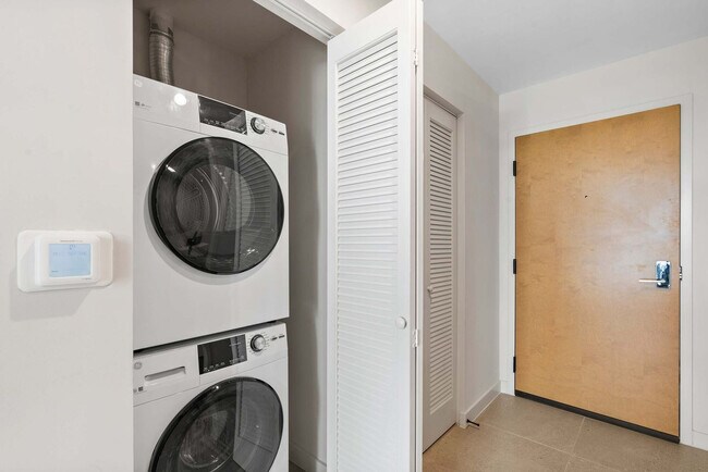 Building Photo - 11 NE 6th St