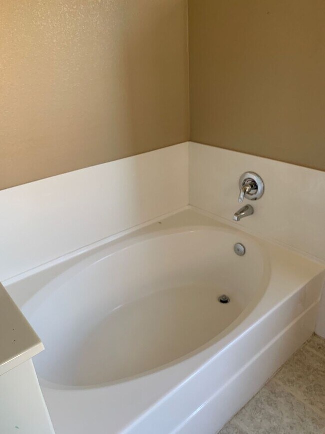 Building Photo - 4BR/3BA Single Family House - Brentwood