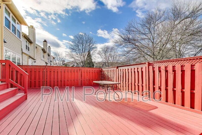 Building Photo - 8417 Meadow Green Way