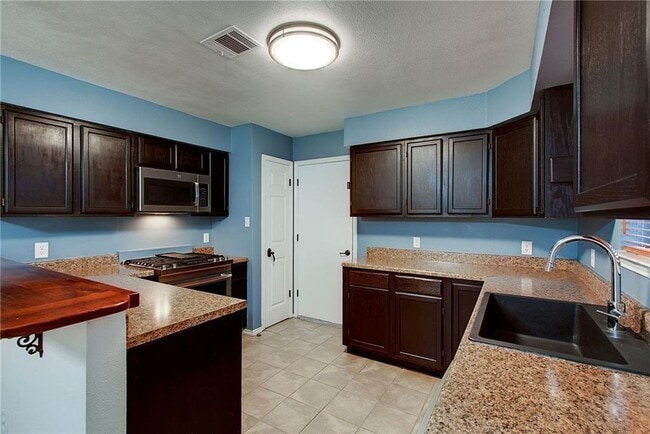Building Photo - 7502 Montaque Dr