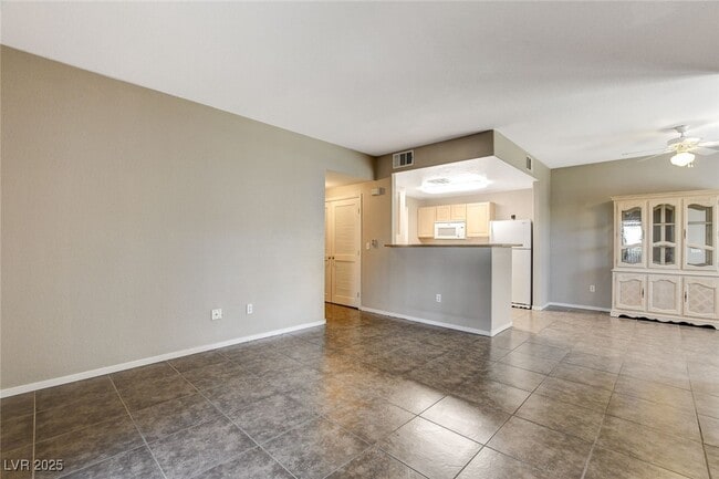 Building Photo - 8250 N Grand Canyon Dr