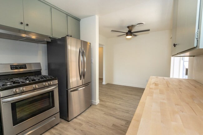 Building Photo - Newly Remodeled 3Bd/2Ba Home in North Pacific Beach Just Blocks From Tourmaline Surf Beach!
