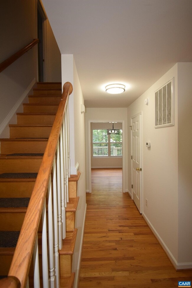 Building Photo - 19 Woodlawn Dr