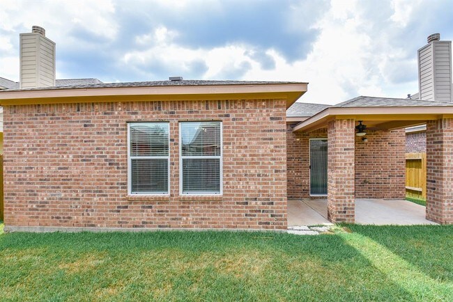 Building Photo - 6127 Carver Pines Dr