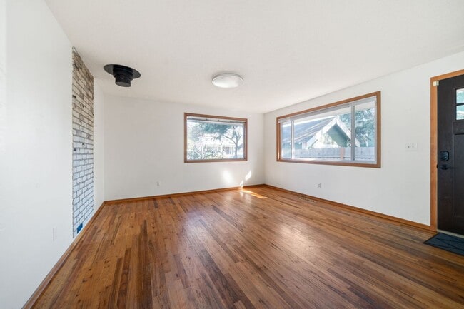 Building Photo - 3811 SE 66th Ave