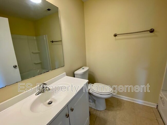 Building Photo - 6879 Oak Lake Dr