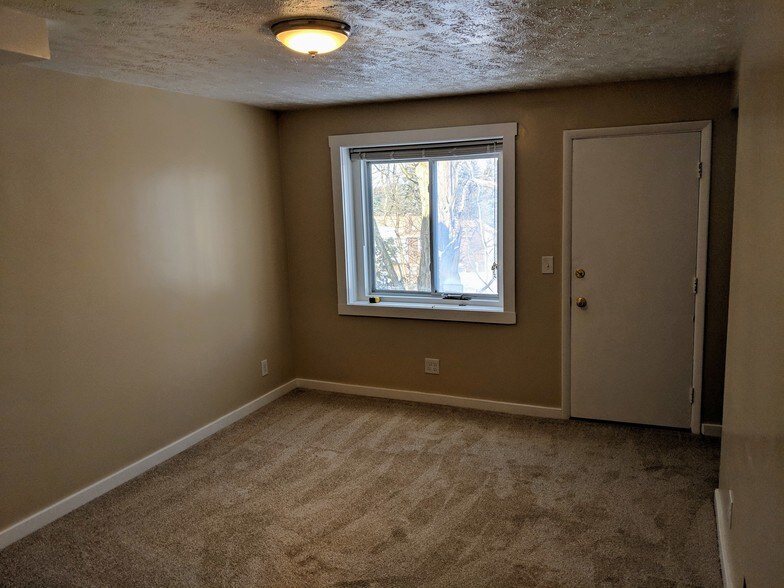 Building Photo - 186 Juniper Dr
