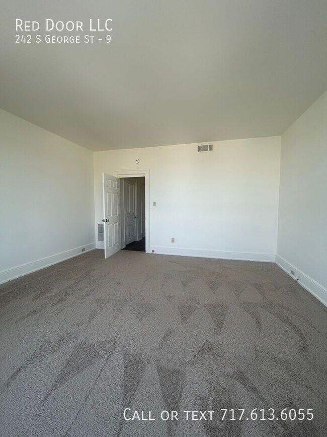 Building Photo - 242 S George St