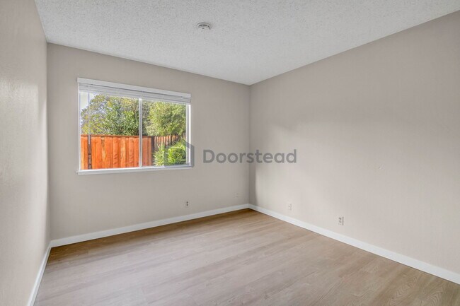 Building Photo - 4035 Egret Ct