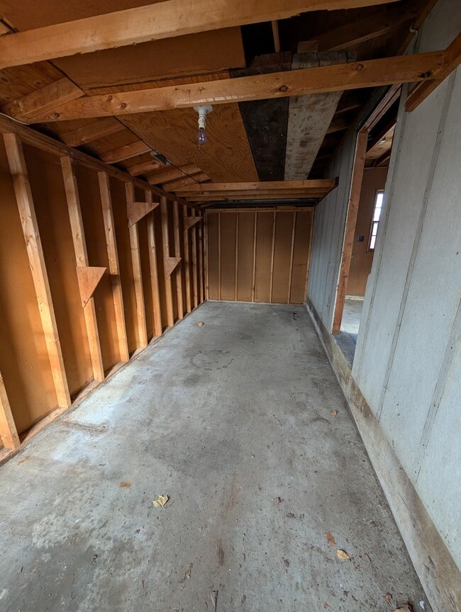 Building Photo - 1029 SW Webster Ave