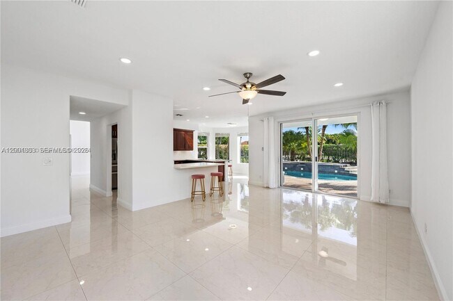 Building Photo - 16449 SW 84th Pl