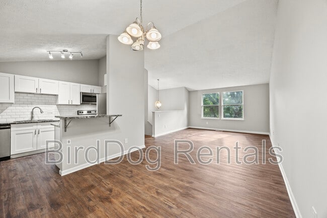 Building Photo - 5970 Almina Dr