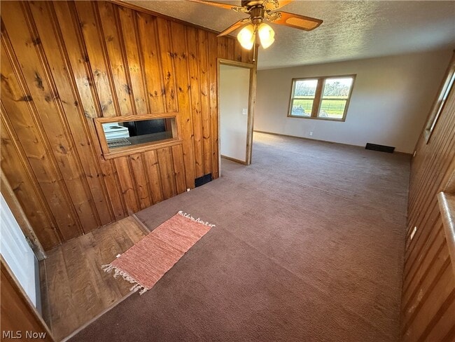 Building Photo - 2024 Delaware Dr SE