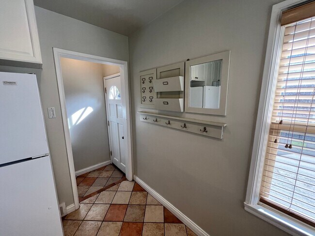 Building Photo - Charming 4 Bedroom 2 Bath Home in Sugarhouse!