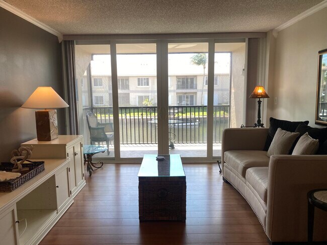 Building Photo - 1 Royal Palm Way