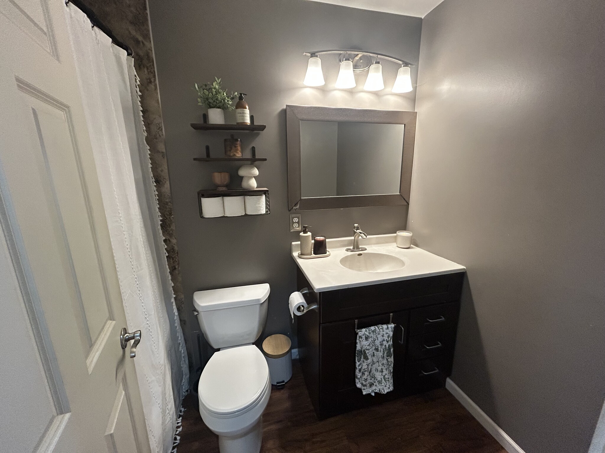 Building Photo - 479 Meadow Ln