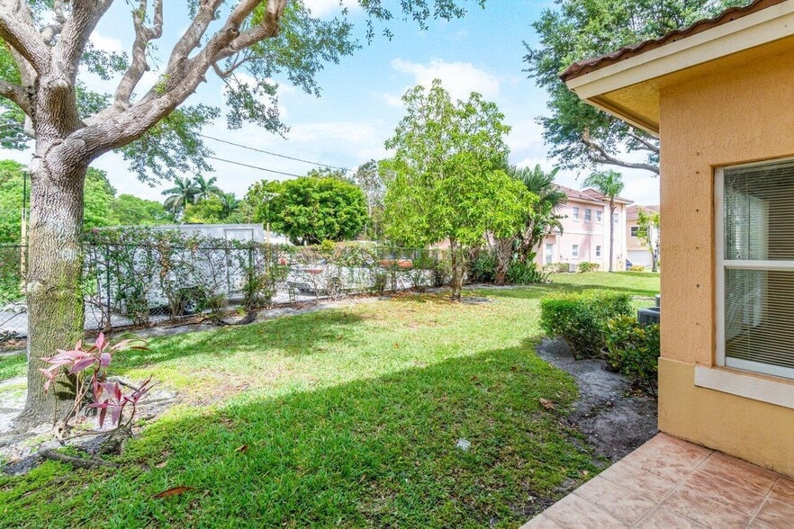 Building Photo - 809 Talia Cir