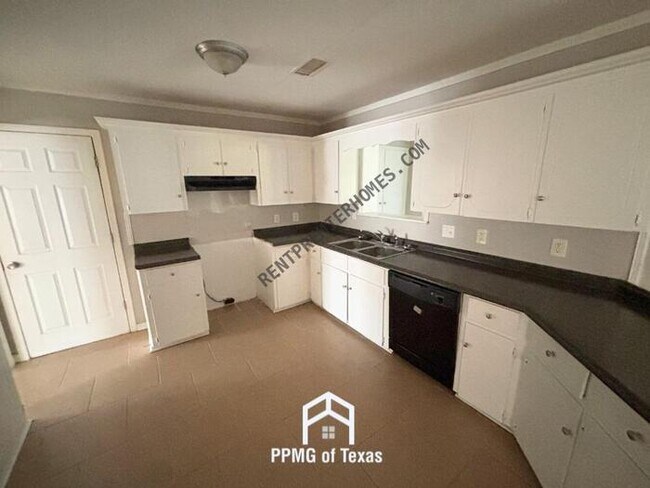 Building Photo - 1000 Lessel Dr