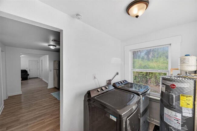 Building Photo - 4324 16th Ave S