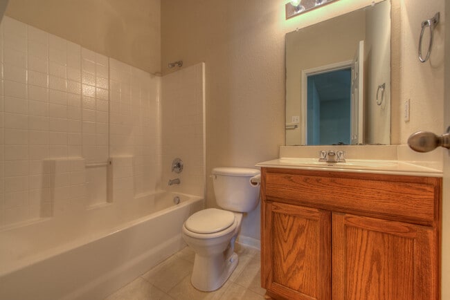 Building Photo - Quality home on cul-de-sac in quiet commun...