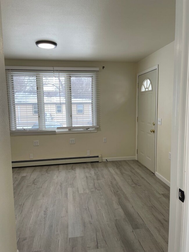 Building Photo - STUDENTS WELCOME! Spacious 3-Bedroom / 1-Bath Duplex w/ Fenced Backyard