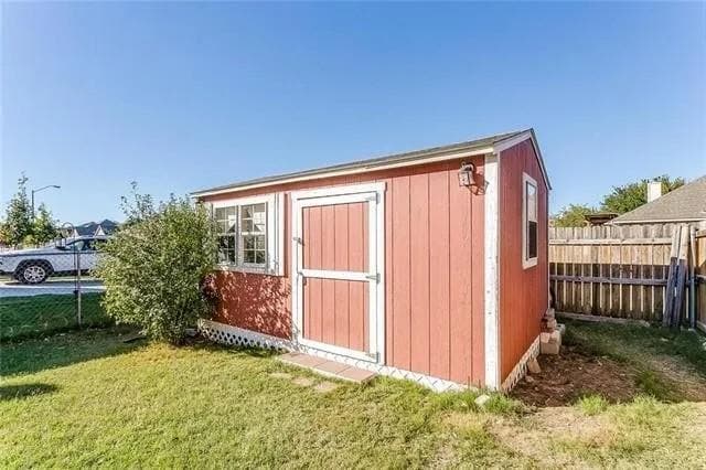 Building Photo - 213 Canterbury Dr