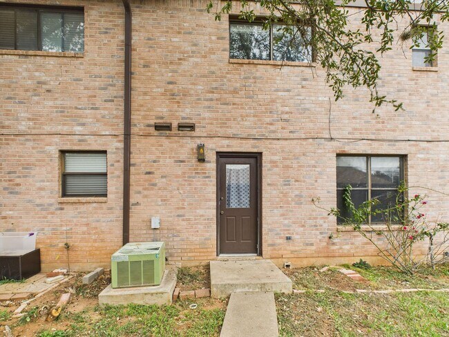 Building Photo - 107 Frederick Rd