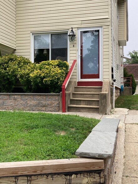 Building Photo - 107 S Logan Ave