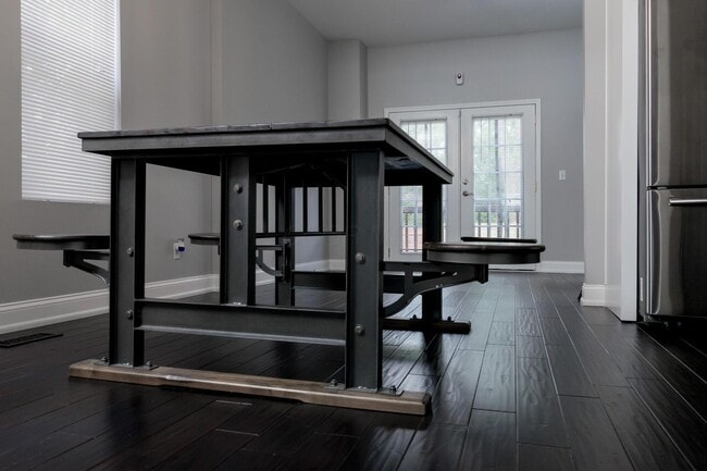 Building Photo - 1340 Oak St