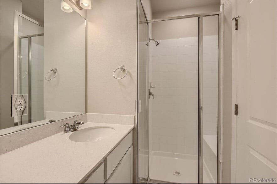 Primary Bathroom - 6964 Merseyside Ln